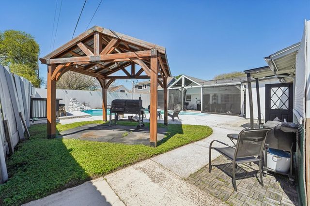 2004 S Palm Court, Pasadena, TX 77502