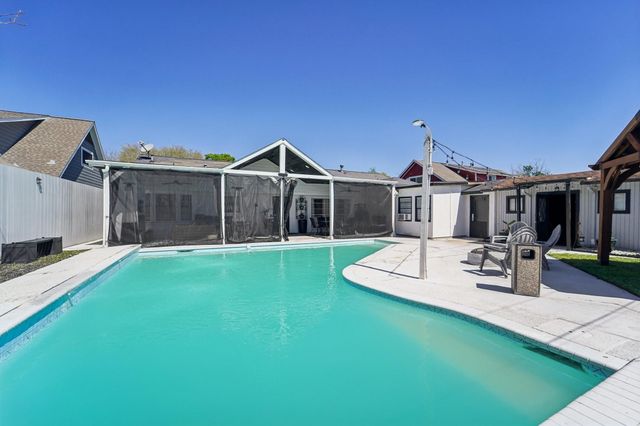 2004 S Palm Court, Pasadena, TX 77502