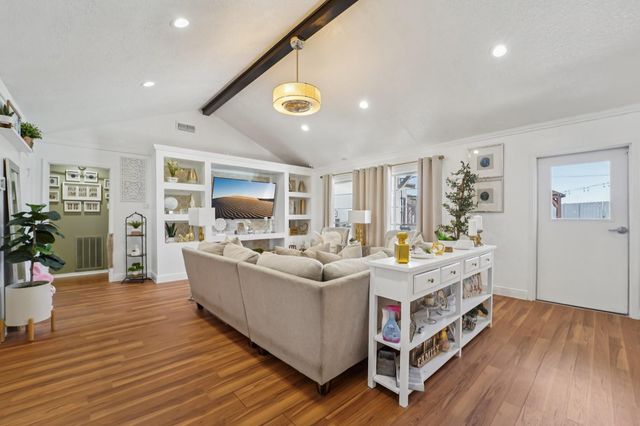 2004 S Palm Court, Pasadena, TX 77502