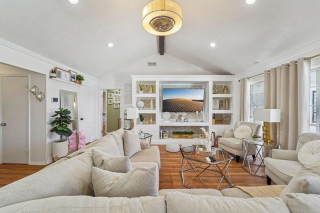 2004 S Palm Court, Pasadena, TX 77502