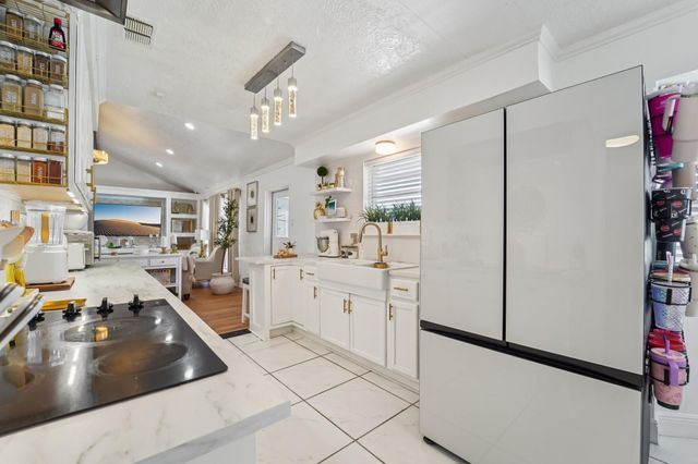 2004 S Palm Court, Pasadena, TX 77502