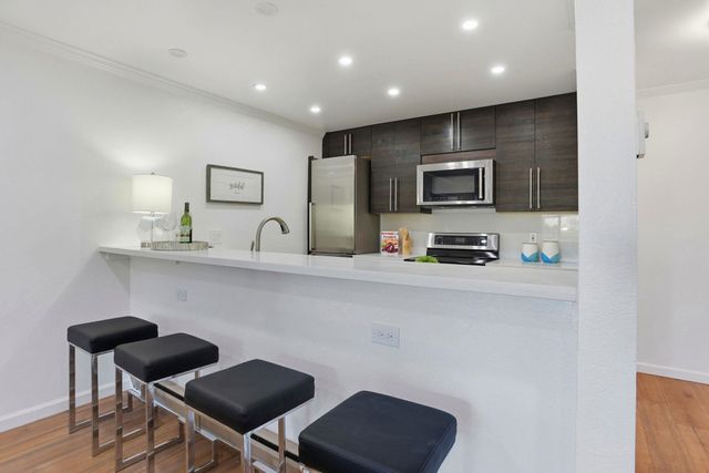 1685 Bayridge Way 208, San Mateo, CA 94402