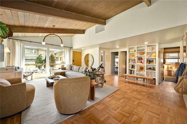 4504 W 78th Street, Prairie Village, KS 66208