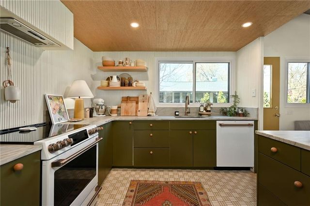 4504 W 78th Street, Prairie Village, KS 66208