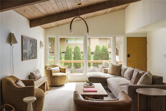 4504 W 78th Street, Prairie Village, KS 66208