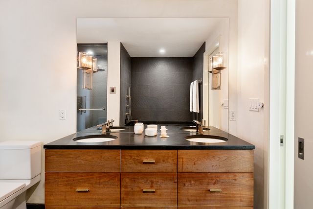 15 Broad St Apt 1512, New York City, NY 10005