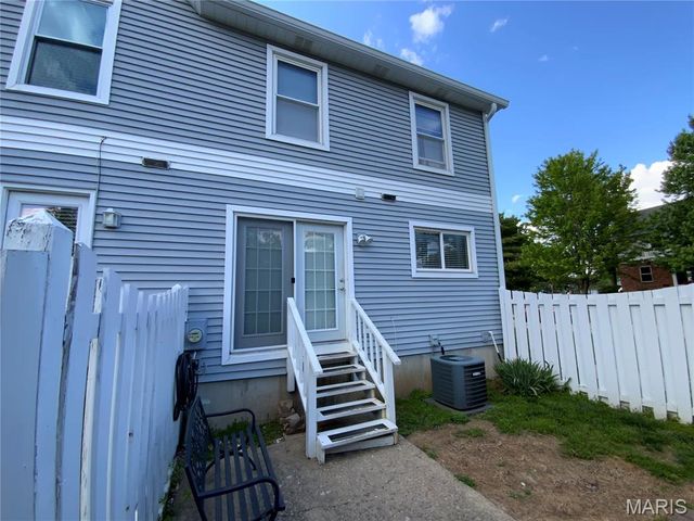 1681 Florine Boulevard A, St Charles, MO 63303