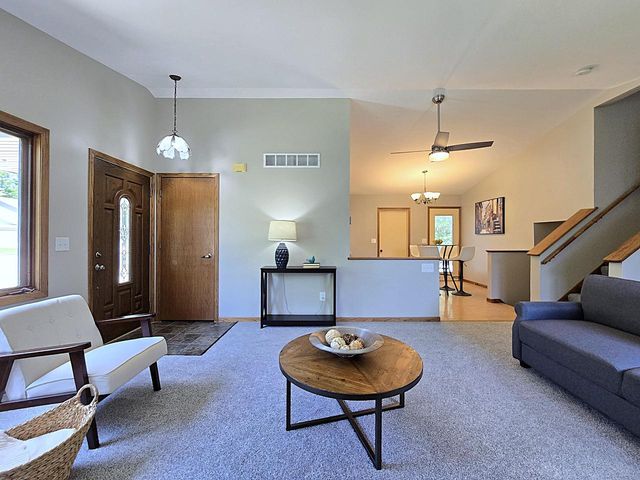 1309 S Indiana AVENUE, West Bend, WI 53095