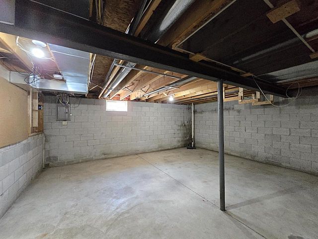 1309 S Indiana AVENUE, West Bend, WI 53095
