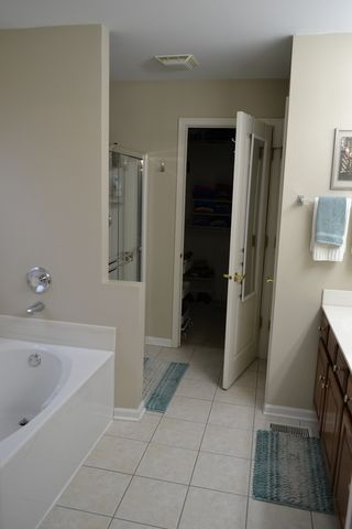 2990 Peachtree Circle, Aurora, IL 60502