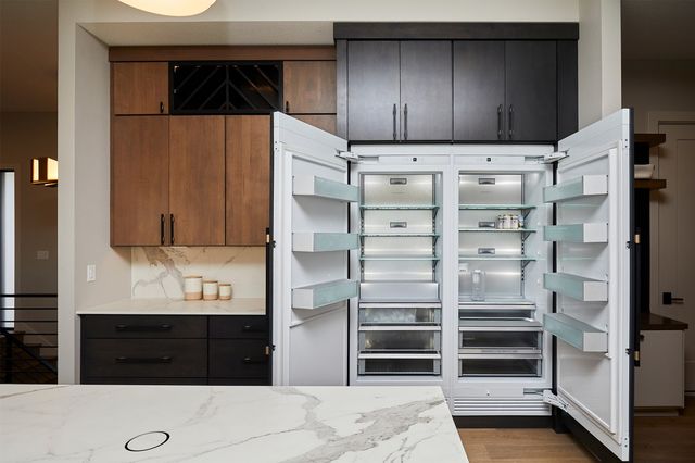 12025 Meadow Springs Drive, Johnston, IA 50131