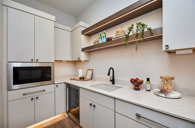 12025 Meadow Springs Drive, Johnston, IA 50131