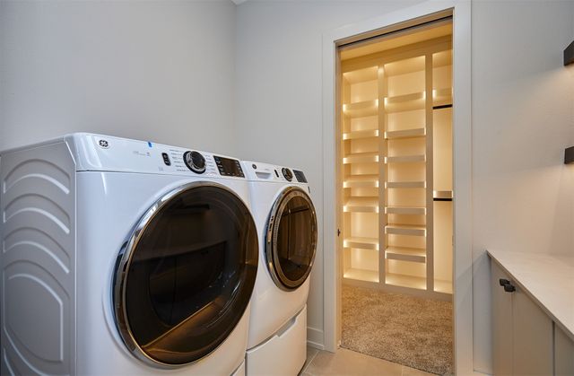 12025 Meadow Springs Drive, Johnston, IA 50131