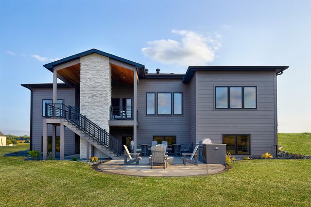 12025 Meadow Springs Drive, Johnston, IA 50131