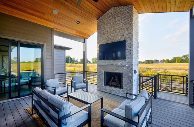 12025 Meadow Springs Drive, Johnston, IA 50131