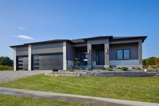 12025 Meadow Springs Drive, Johnston, IA 50131