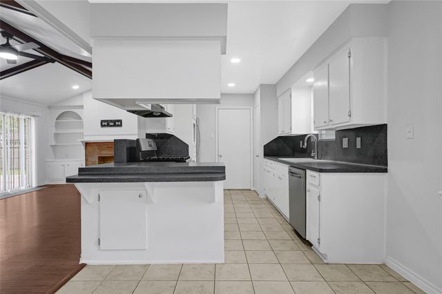 1014 Robinson Street, Alvin, TX 77511