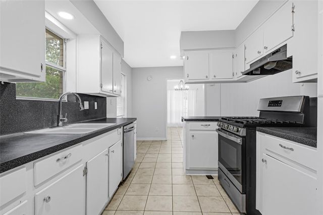 1014 Robinson Street, Alvin, TX 77511