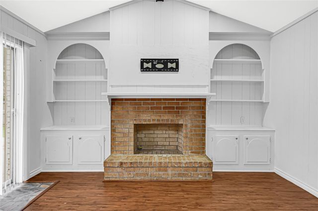 1014 Robinson Street, Alvin, TX 77511