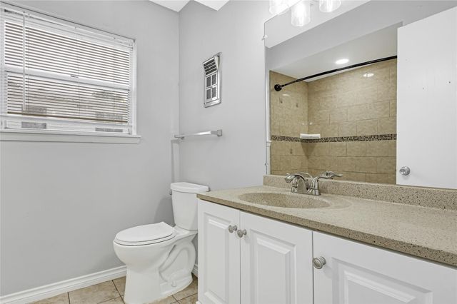 1014 Robinson Street, Alvin, TX 77511