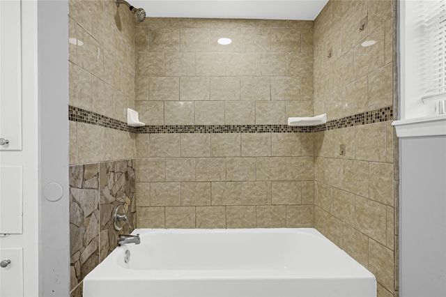 1014 Robinson Street, Alvin, TX 77511