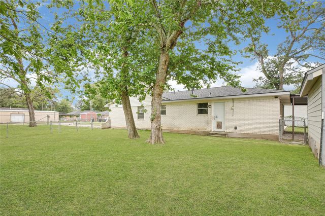 1014 Robinson Street, Alvin, TX 77511