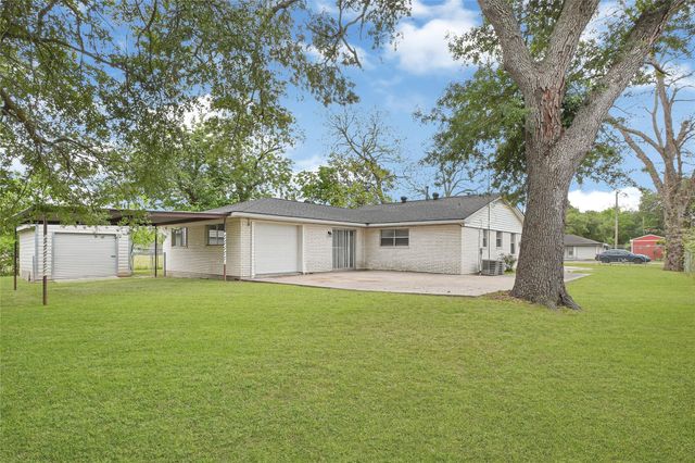 1014 Robinson Street, Alvin, TX 77511