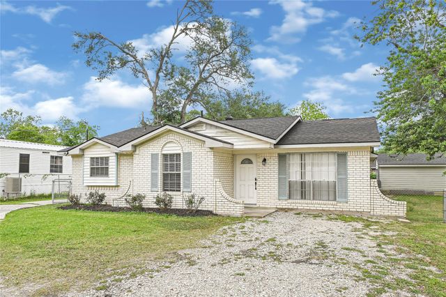 1014 Robinson Street, Alvin, TX 77511