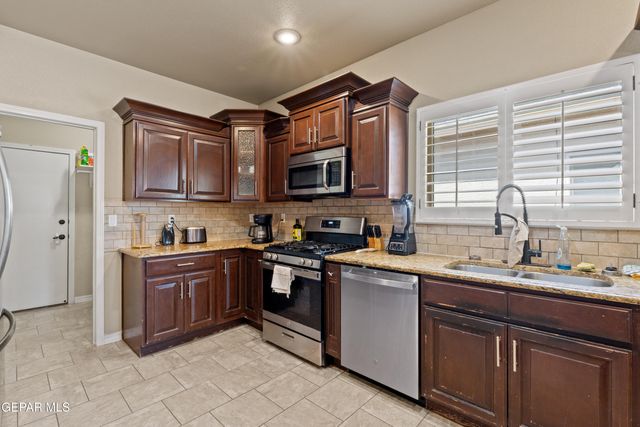 14689 HUNTERS GROVE Avenue, El Paso, TX 79938