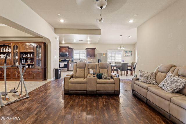 14689 HUNTERS GROVE Avenue, El Paso, TX 79938
