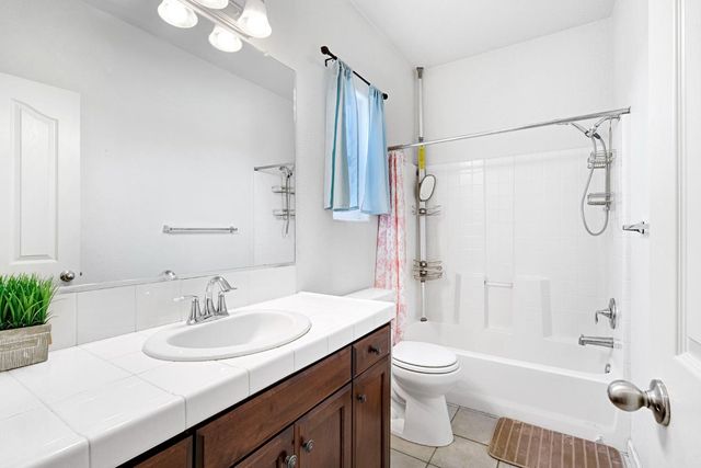 7382 E Fedora Avenue, Fresno, CA 93737
