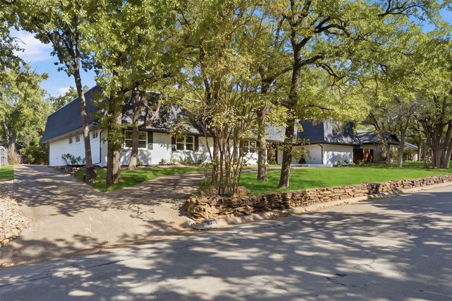 2221 Woodbrook Street, Denton, TX 76205