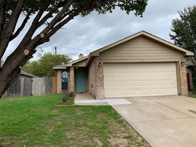 1021 Olivewood Lane, Fort Worth, TX 76140
