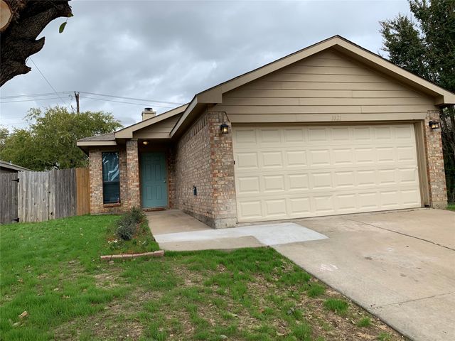 1021 Olivewood Lane, Fort Worth, TX 76140