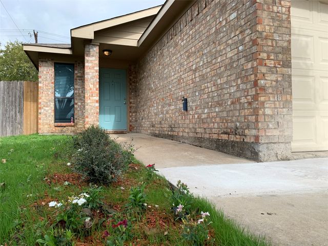 1021 Olivewood Lane, Fort Worth, TX 76140