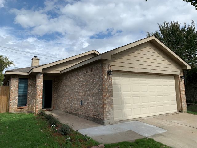 1021 Olivewood Lane, Fort Worth, TX 76140