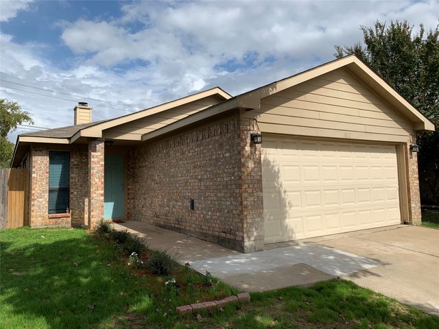 1021 Olivewood Lane, Fort Worth, TX 76140