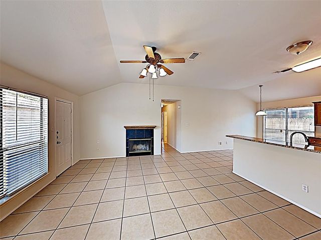 1021 Olivewood Lane, Fort Worth, TX 76140