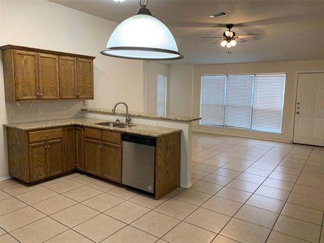 1021 Olivewood Lane, Fort Worth, TX 76140
