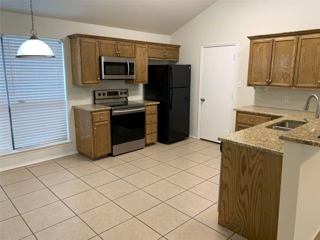 1021 Olivewood Lane, Fort Worth, TX 76140