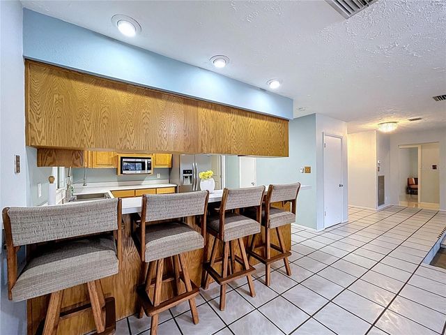 1601 N RIVERHILLS DRIVE, Temple Terrace, FL 33617