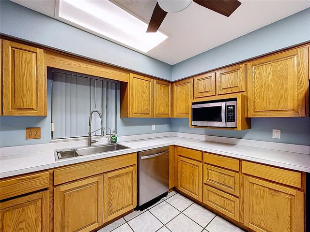 1601 N RIVERHILLS DRIVE, Temple Terrace, FL 33617