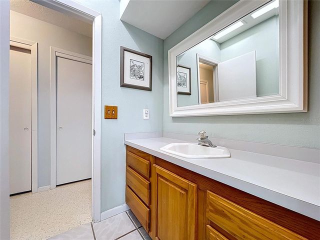 1601 N RIVERHILLS DRIVE, Temple Terrace, FL 33617