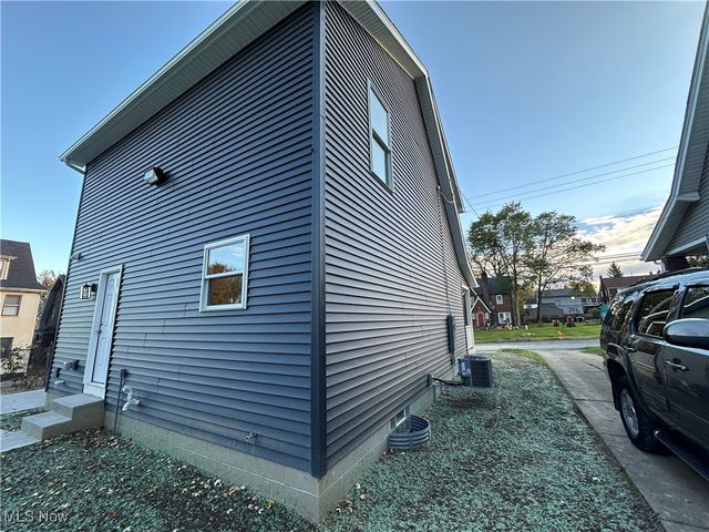 210 Granada Avenue, Youngstown, OH 44504