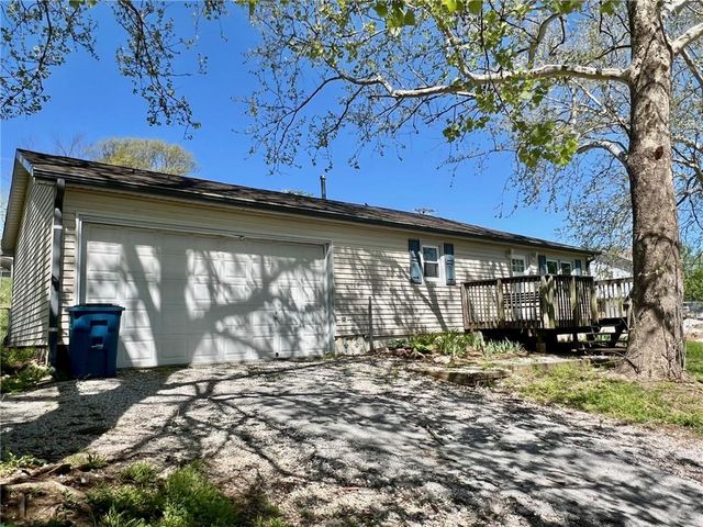 101 S 9th Terrace, Odessa, MO 64076