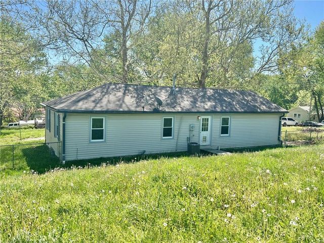101 S 9th Terrace, Odessa, MO 64076