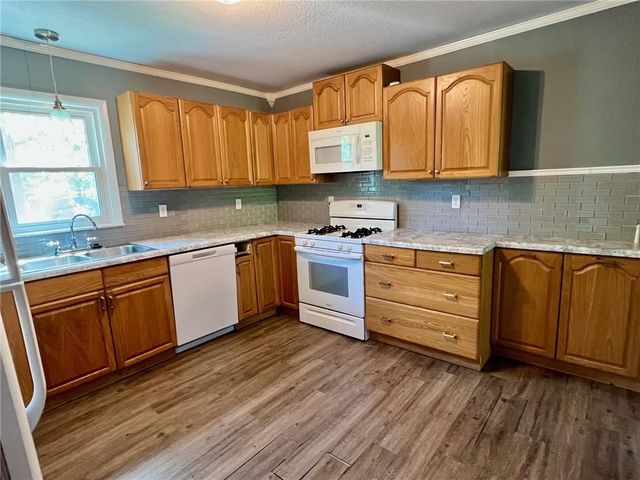 101 S 9th Terrace, Odessa, MO 64076