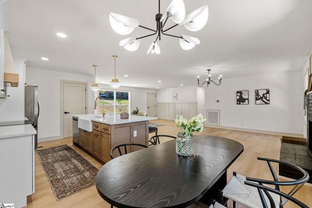 207 Oakmont Drive, Boiling Springs, SC 29316