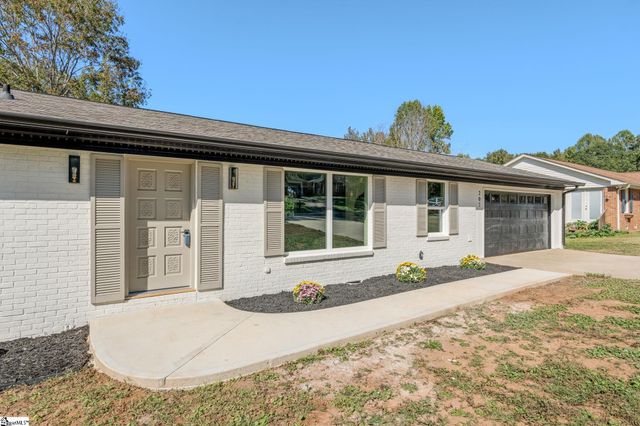 207 Oakmont Drive, Boiling Springs, SC 29316