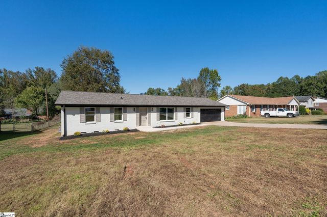 207 Oakmont Drive, Boiling Springs, SC 29316